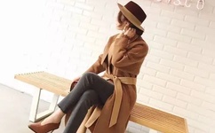 变性高中老师戴巨胸教课被喷